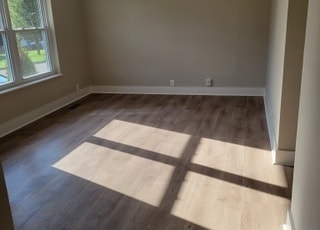 Building Photo - 348 Kingview Dr