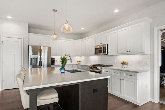 Foto del edificio - 323 Galileo Dr