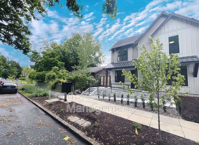 Building Photo - 6125 SE 45th Ave
