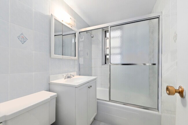 Foto del edificio - 330 E 49th St