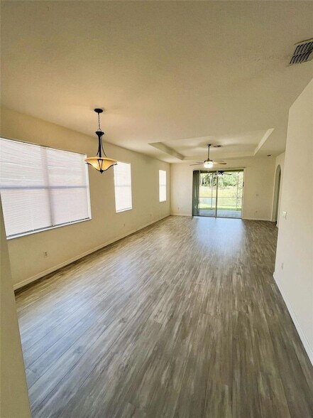 Building Photo - 10086 SW Chadwick Dr