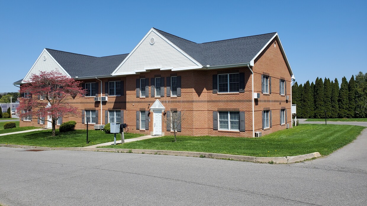 Primary Photo - Georgetown Manor Apartments