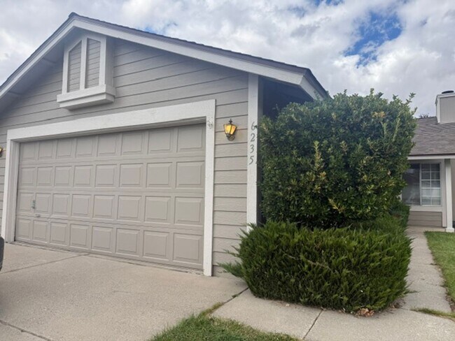 Building Photo - 6235 Chesterfield Ln