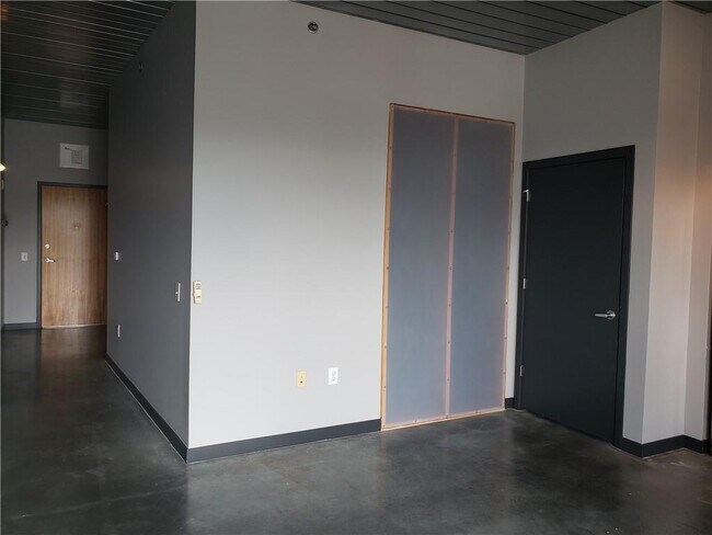 Building Photo - 620 Glen Iris Dr NE