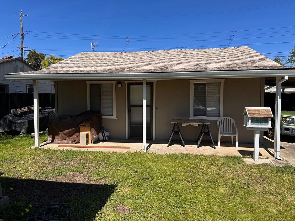Foto principal - East Sacramento 1 Bed House on Large Lot