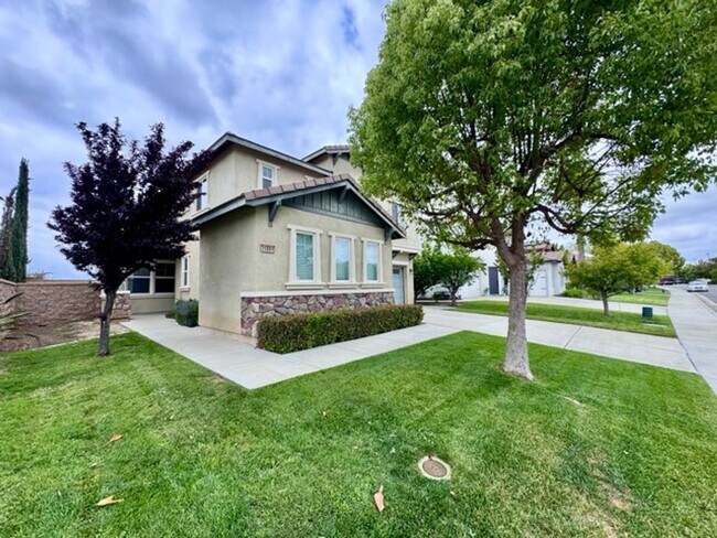 Building Photo - 5 bedroom 3 bedroom Spencers Crossing home available now for LEASE!