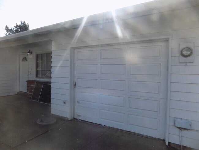Foto del edificio - 10915 SW Hall Blvd