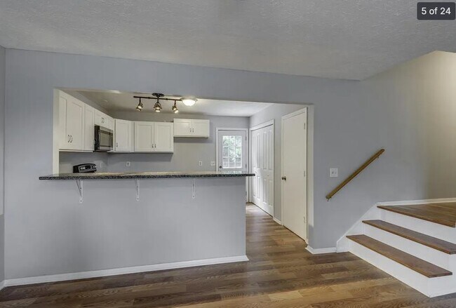 Building Photo - 508 Ash Briar Cir