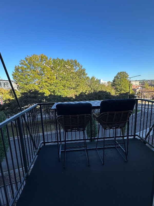 Building Photo - 300 S Gay St