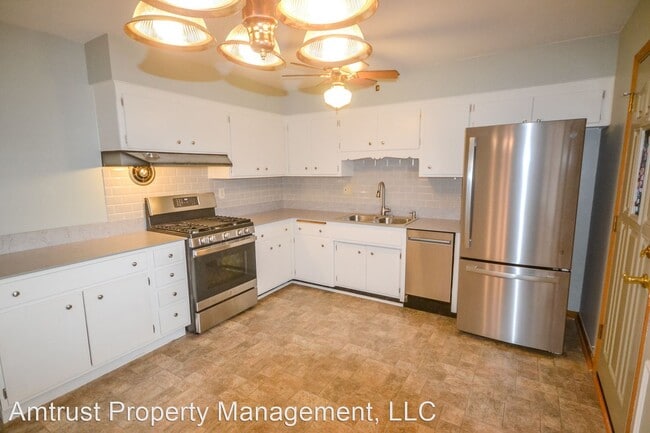 Building Photo - 2 br, 1 bath House - 5401 N Newcastle Ave ...