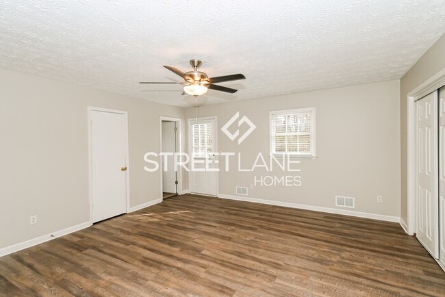 Building Photo - Charming 3 Bedroom in Douglasville!
