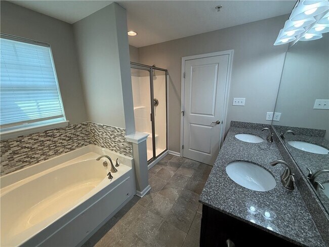 Foto del edificio - 202 Pointe View Dr