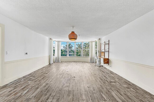 Foto del edificio - 3051 NE 48th St