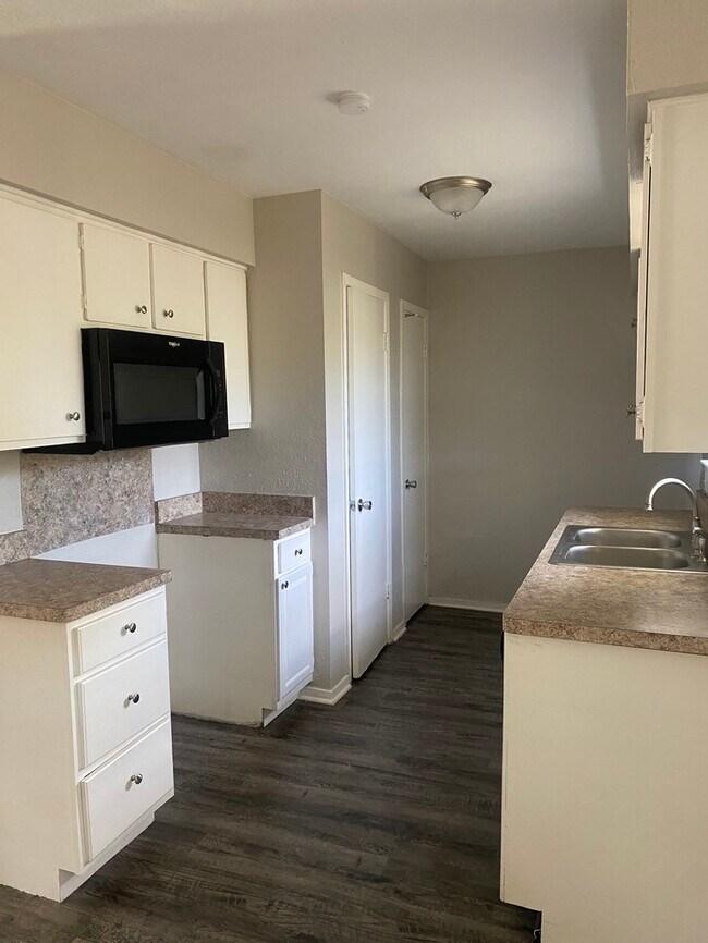 Building Photo - 3531 Softcloud Dr. Dallas, TX 75241