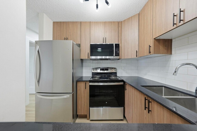 Building Photo - Alan's Place