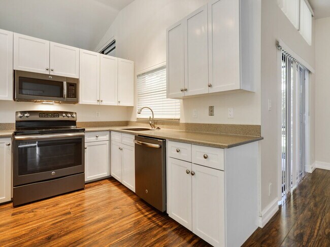 Foto del edificio - 21020 Woodspring Ave