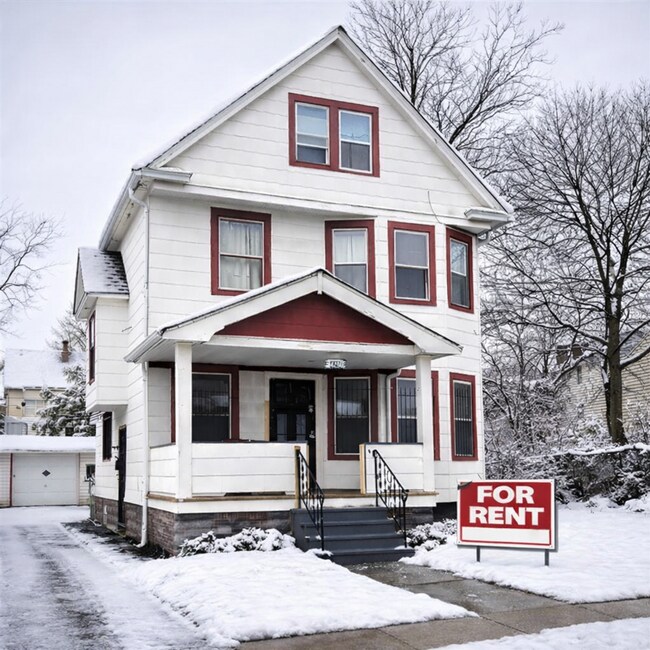 Foto del edificio - Charming Renovated Single-Family Home with Spacious Layout