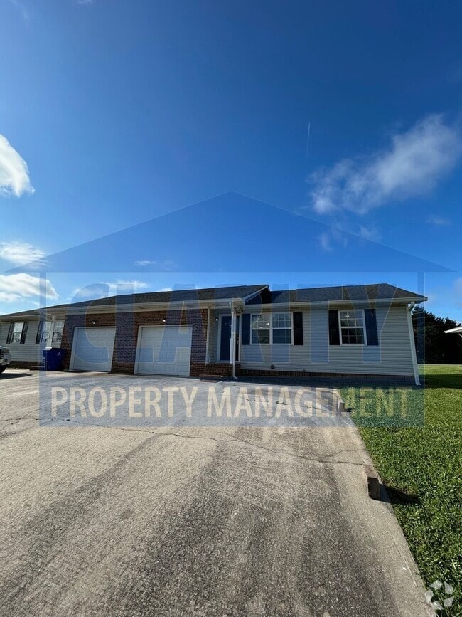 Building Photo - 766-768 Urbane Rd NE