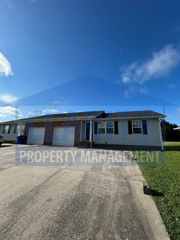 Primary Photo - **766/768 Urbane Road NE