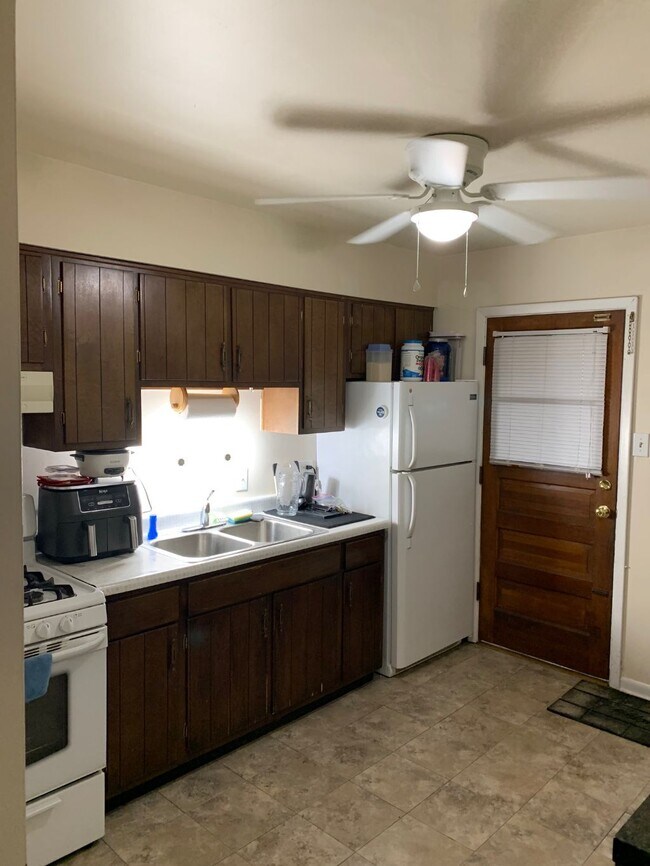 Foto del edificio - 7170 Lyndon Ave