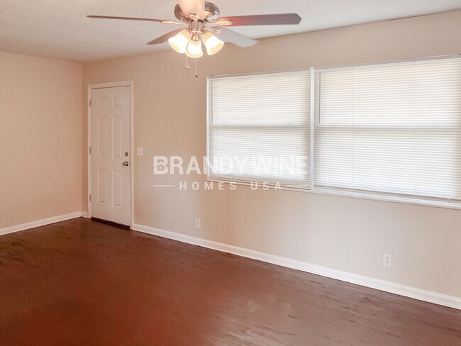 Building Photo - 930 Jorick Ct W