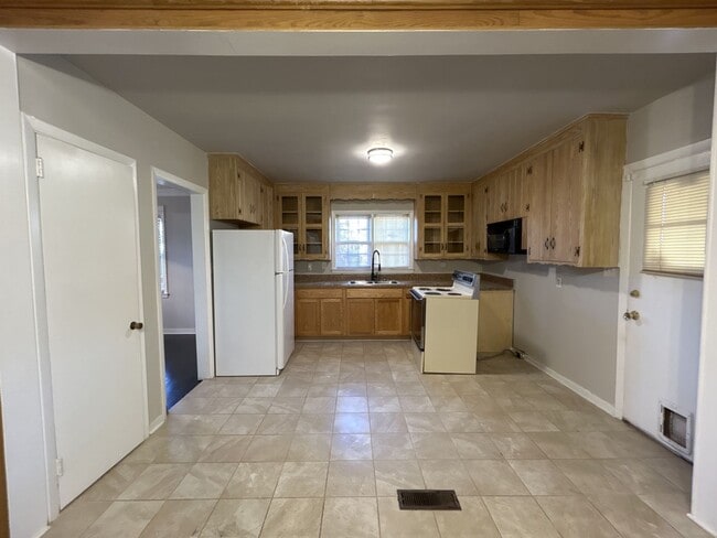 Building Photo - 3801 Haverhill Dr