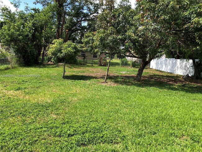 Foto del edificio - 4120 SW 25th St