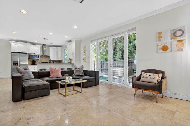 Foto del edificio - 1705 NE 11th St