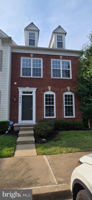 Building Photo - 19401 Rayfield Dr