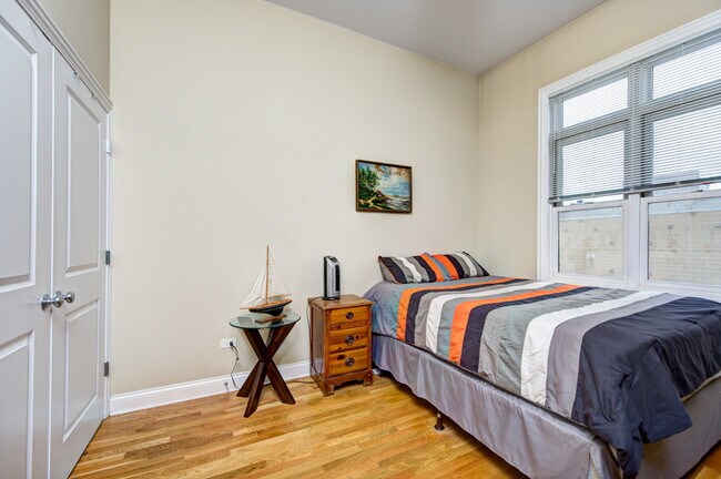 Building Photo - 2730 N Ashland Ave