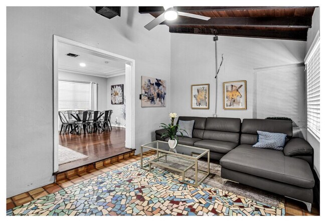 Foto del edificio - 345 NE 107th St