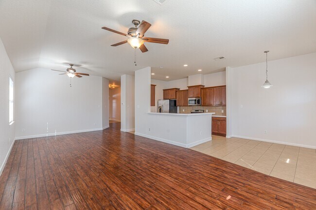 Foto del edificio - 15443 Lady Shery Ln