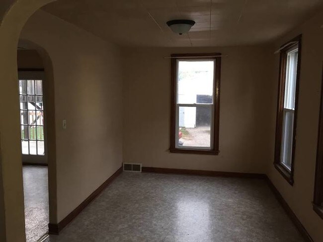 Foto del edificio - 730 W Franklin St