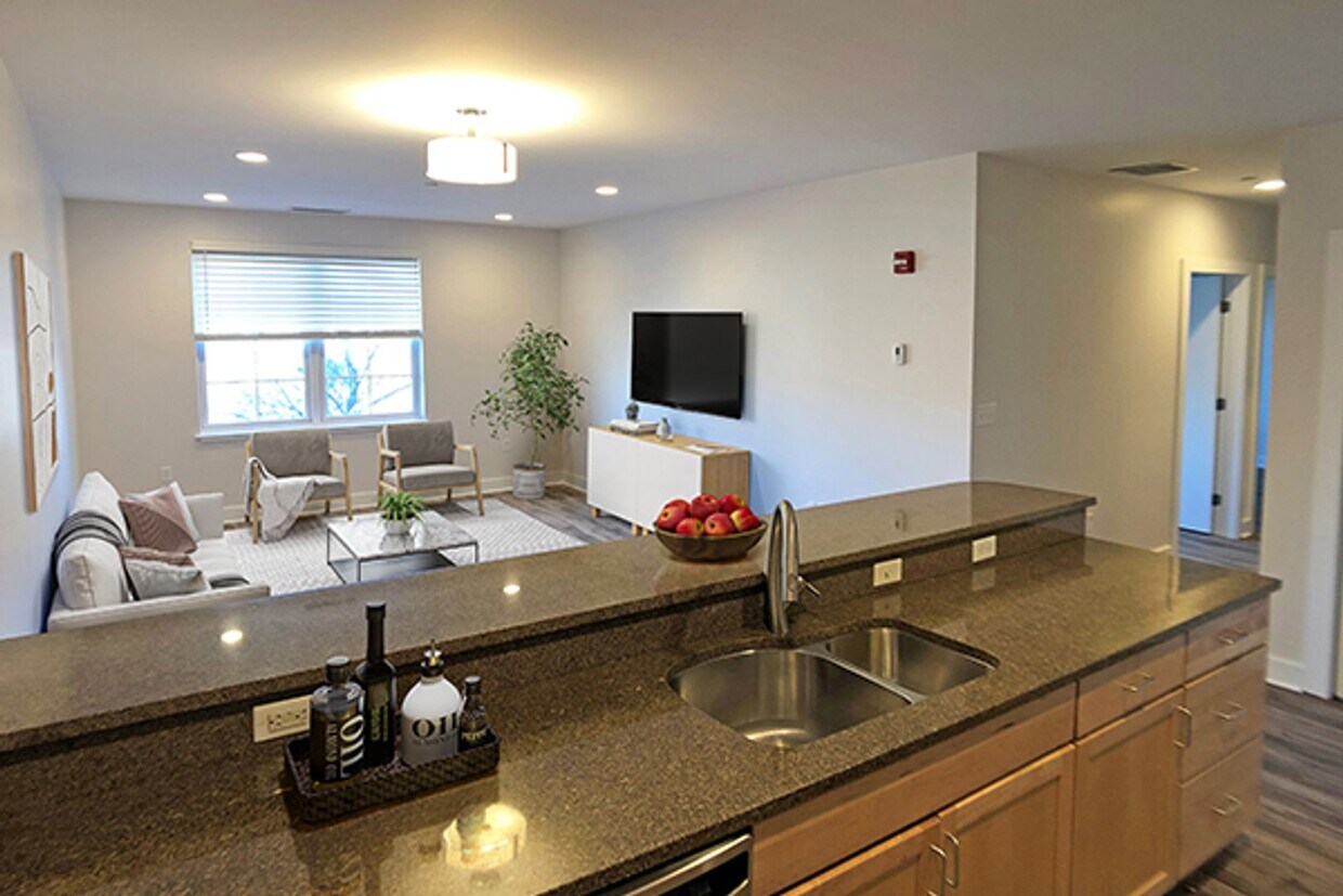 Primary Photo - Avl NOW - No Fee! Updated 2BR in downtown ...