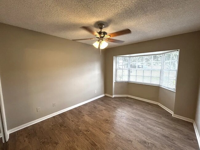Building Photo - 2915 Jennifer Dr