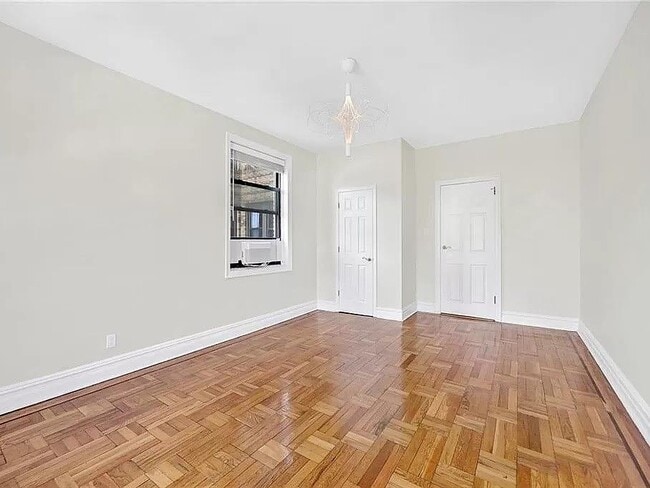 Foto del edificio - 8020 4th Ave