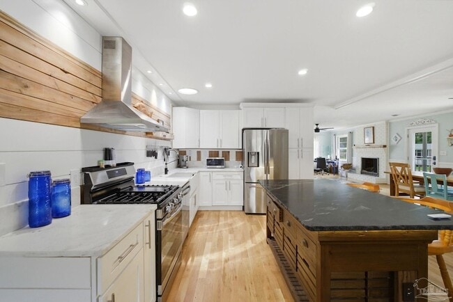 Building Photo - 730 Nagel Dr
