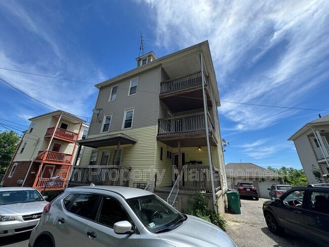 Building Photo - 24 Montcalm St
