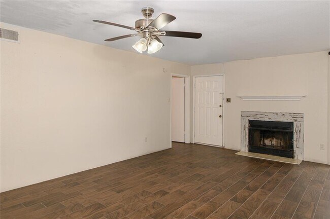 Building Photo - 8271 Creekbend Dr