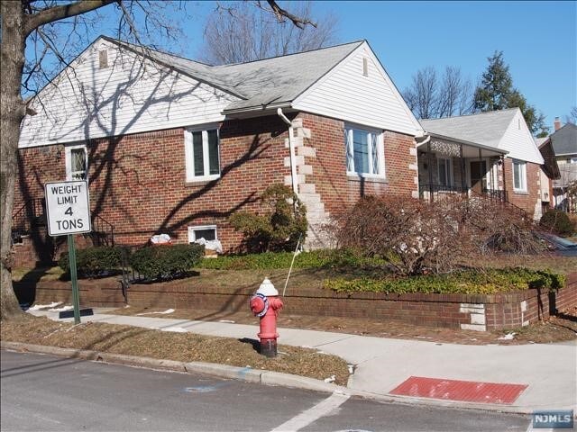 Building Photo - 429 Poplar Ave