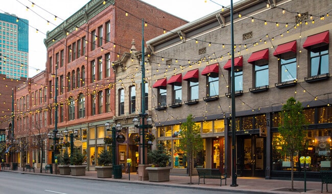 The perfect location for foodies - Just steps from multiple dining options - Bank Lofts