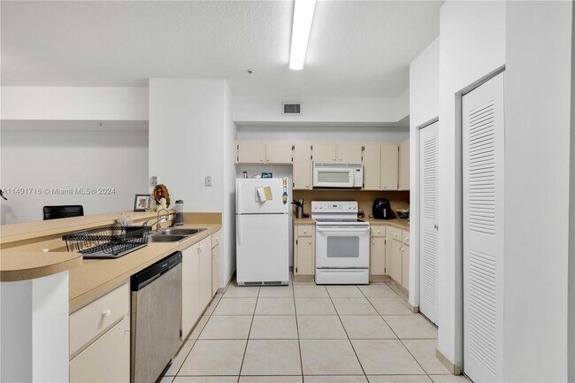 Foto del edificio - 7210 NW 114th Ave