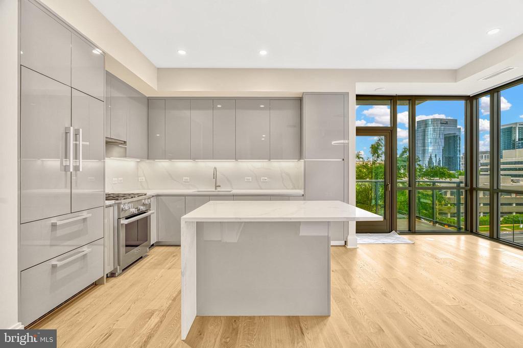 Foto principal - 7887 Jones Branch Dr