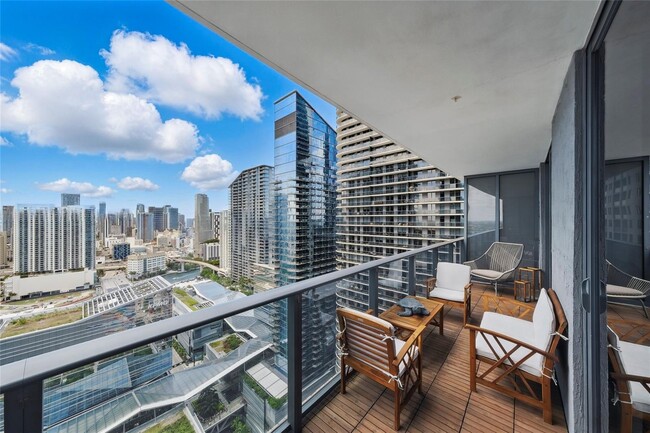 Foto del edificio - 45 SW 9th St