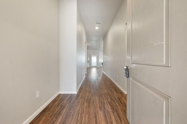 Building Photo - 2107 Kirksey Ave
