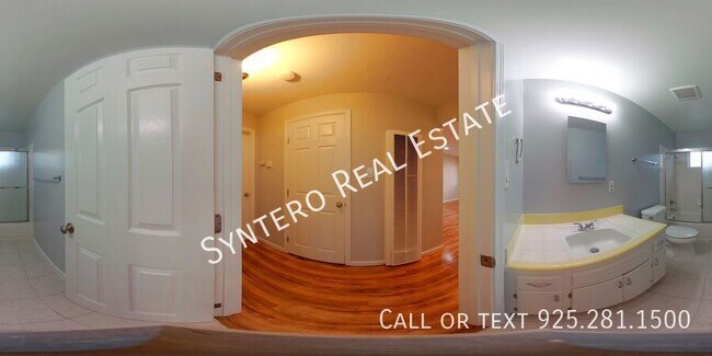 Building Photo - 1595 3rd Ave