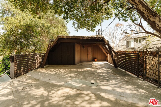 Building Photo - 6894 Pacific View Dr