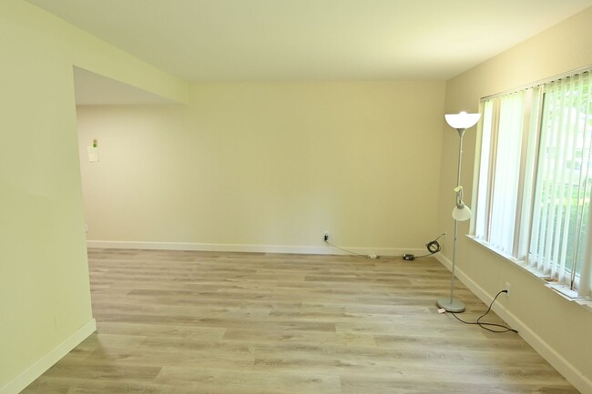 Building Photo - 215 Chantilley Ln