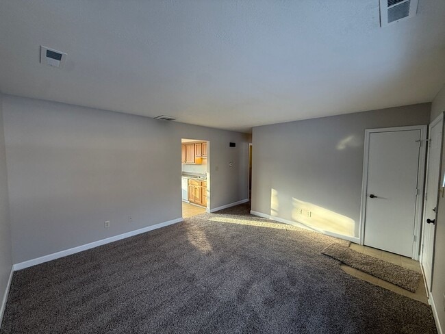 Building Photo - 6915 Salge Dr