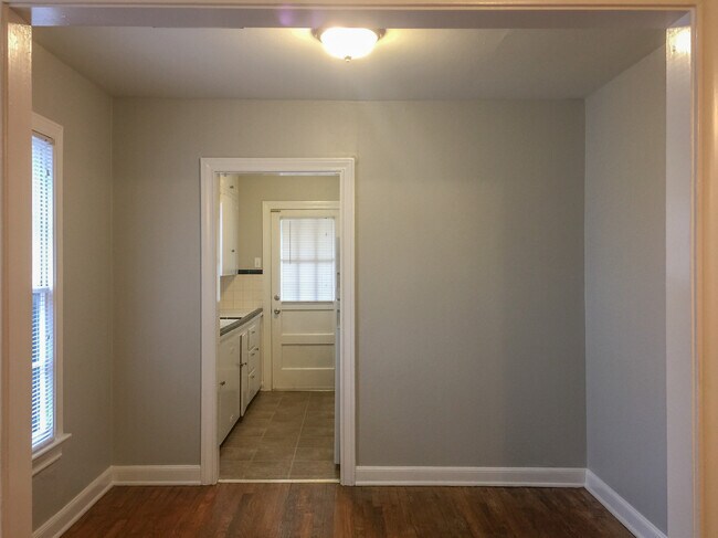 Foto del edificio - 1912 S Donnybrook Ave